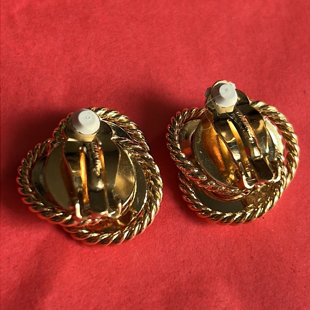 GIVENCHY Love Twist Gold Tone Earring Large Swirl Vintage 1" Clip On Authentic - Picture 5 of 13